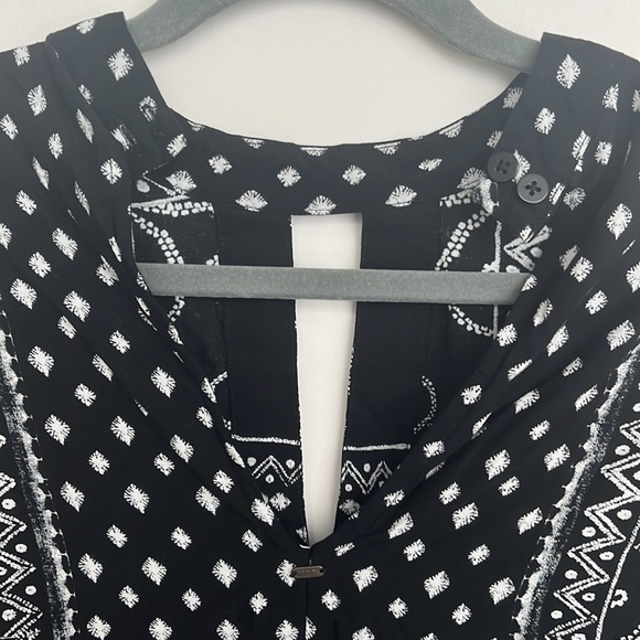 EUC Rip Curl black and white tunic - Picture 4 of 5